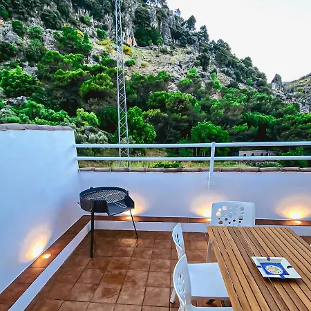 Grazalema - Casita La Calma - Incredible Views, Clima Frio-Calor, Wifi & Private Parking Optional Villa Exterior photo